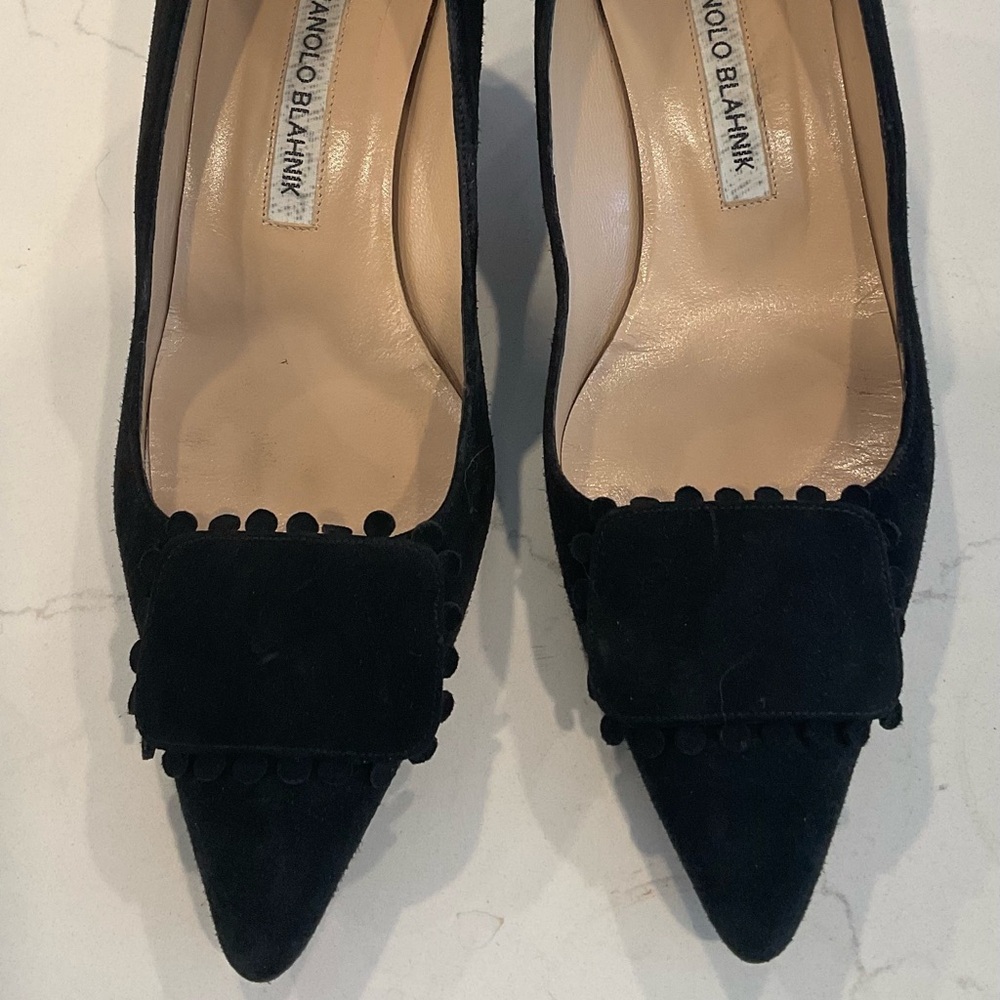 Manolo Blahnik Bottopla…Women's kitten heel black suede pumps….38.5